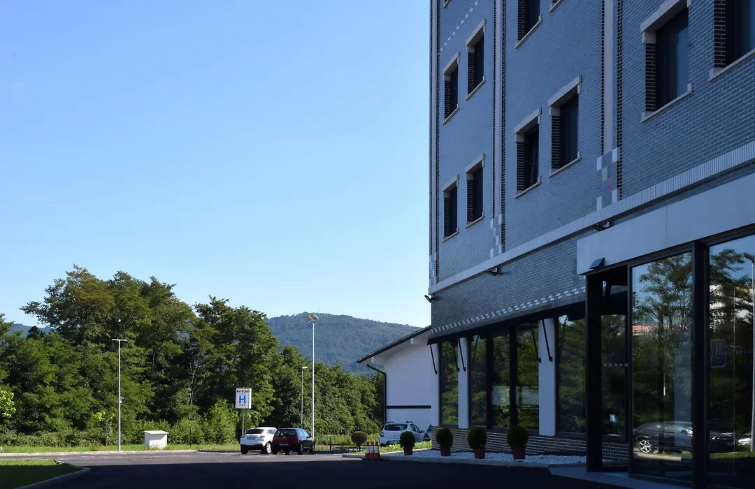 Hotel New Bilbao Airport-1